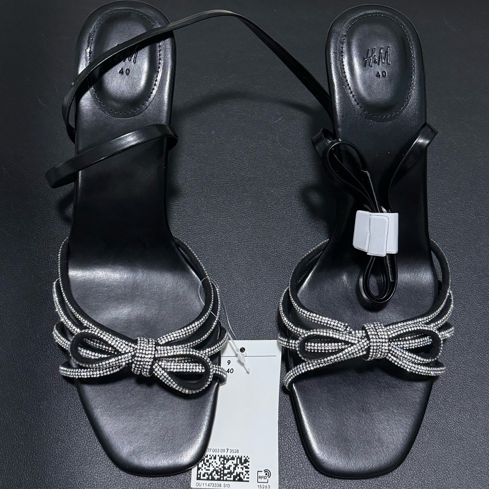 ✨ H&M Black Rhinestone Bow Sandals – Size 40 (US 9)